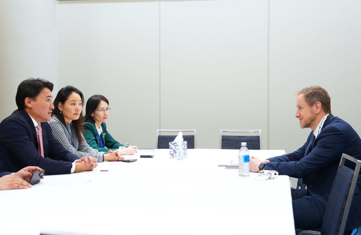 Аж үйлдвэр, эрдэс баялгийн сайд Г.Дамдинням “TEK” компанийн төлөөлөлтэй уулзлаа